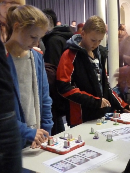 Insbesondere jüngere Gäste bewiesen viel Ausdauer bei „Laser Maze“.