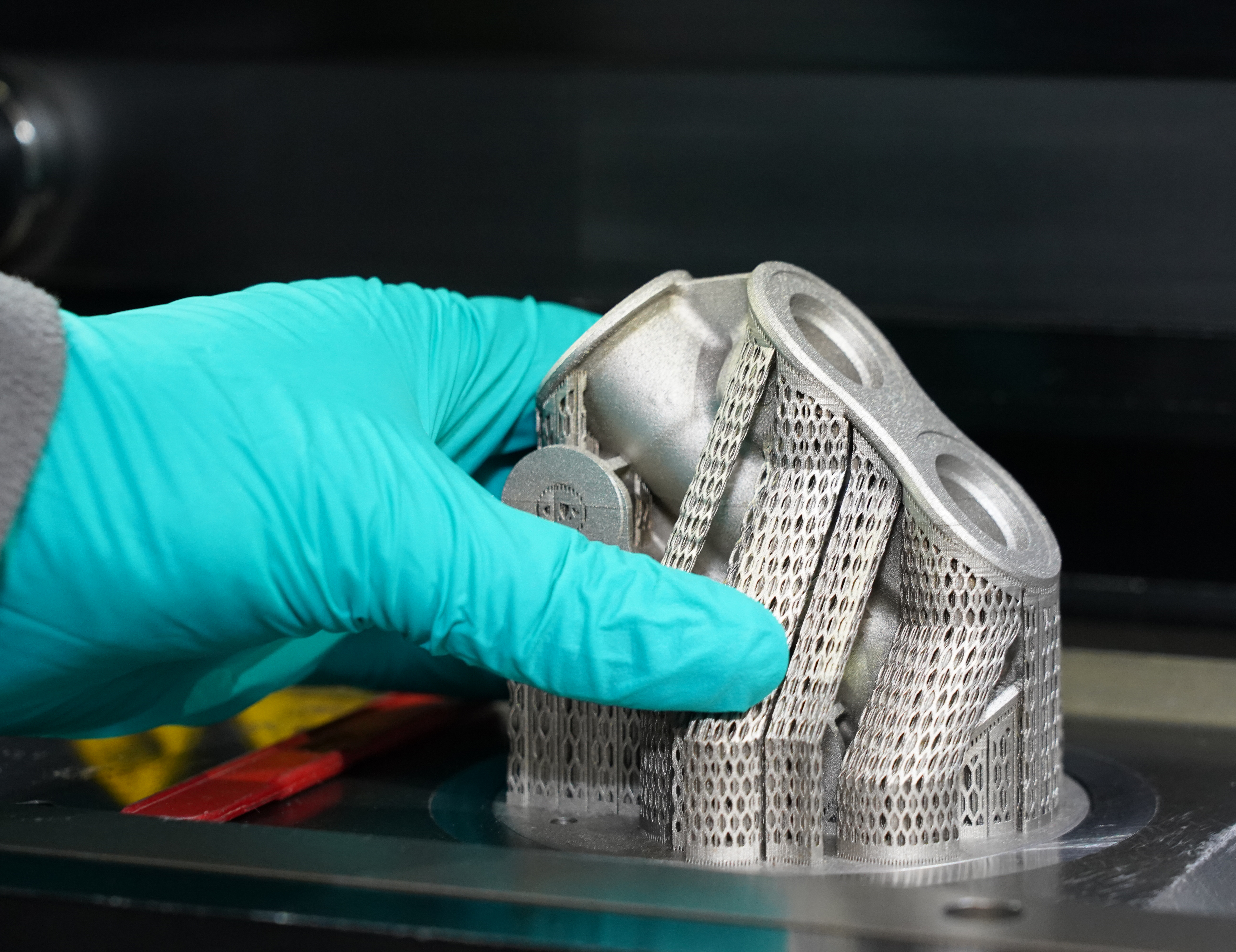 Whether plastic or metal: The experts from Niedersachsen ADDITIV adapt conventionally designed components for additive manufacturing. (Photo: LZH)