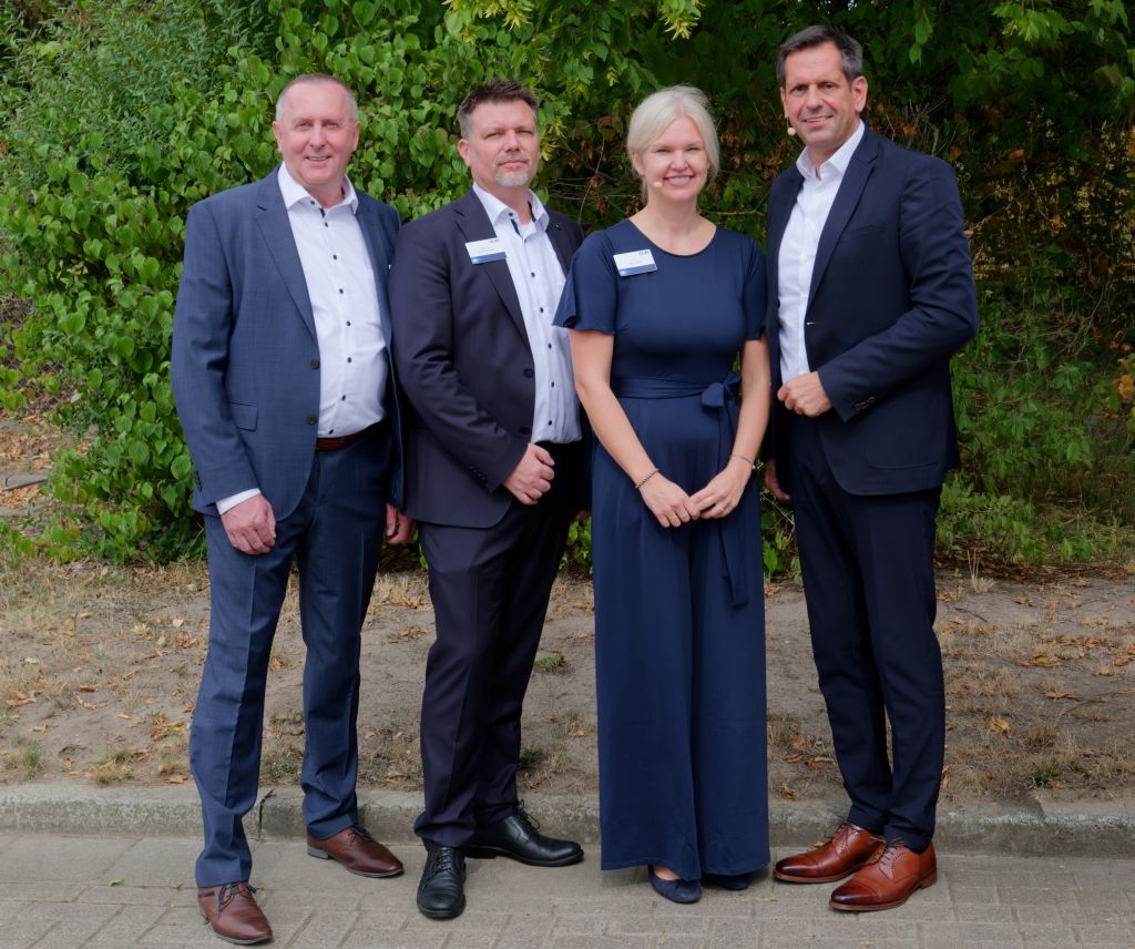Niedersachsens Ministerpräsident Olaf Lies eröffnete zusammen mit dem Geschäftsführenden Vorstand des LZH, Prof. Dr. Stefan Kaierle, Prof. Dr. Dietmar Kracht und Lena Bennefeld (v.r.n.l.) die Jubiläumsveranstaltung. (Foto: LZH)