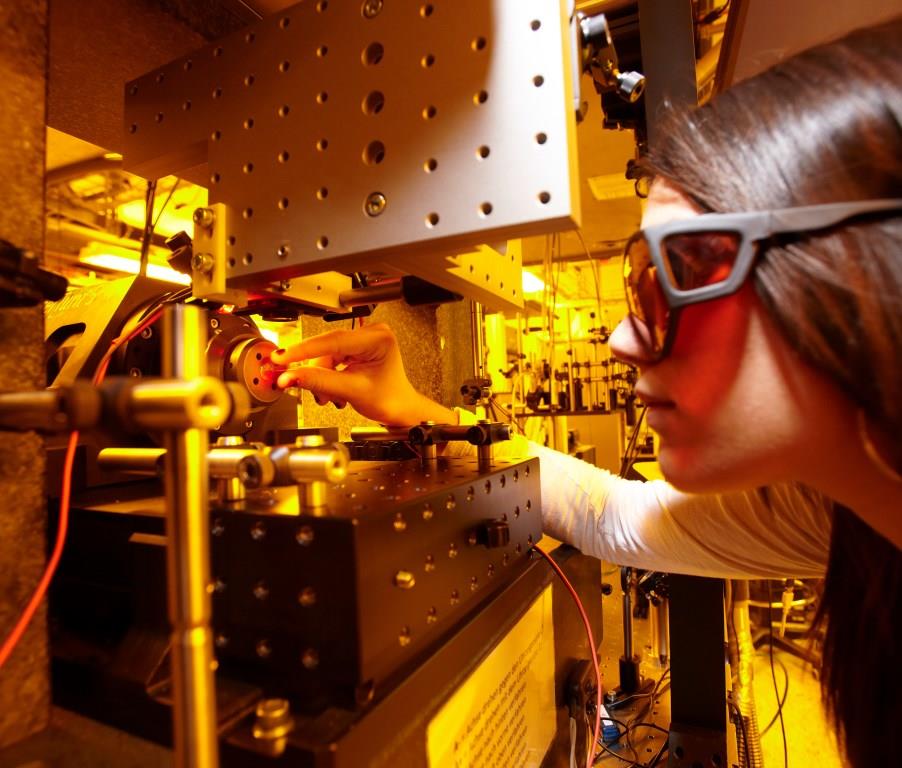 Mikromaterialbearbeitung mit fs-Laser. Bild: LZH