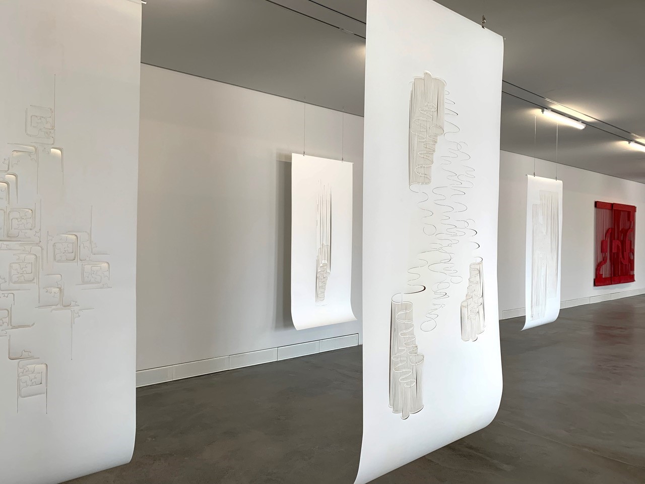 Die Kunstwerke in der Ausstellung im ZAK in Berlin. (Foto: Susanne Specht)