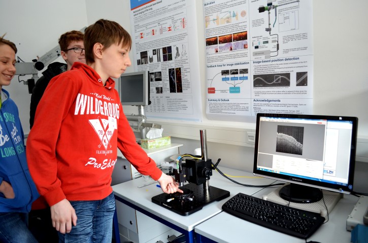 Die Optische Kohärenztomographie macht Dinge sichtbar, die unter einem "normalen Mikroskop" nicht zu sehen sind (Foto: LZH)