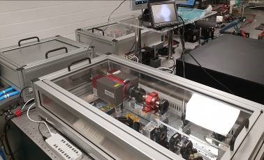 Das neue, leistungsstärkere Lasersystem in den Laboren des LZH. (Foto: LZH)
