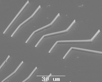 Abb. 1: Plasmonische Wellenleiter - erste Ergebnisse und Design für künftige Realisierungen.