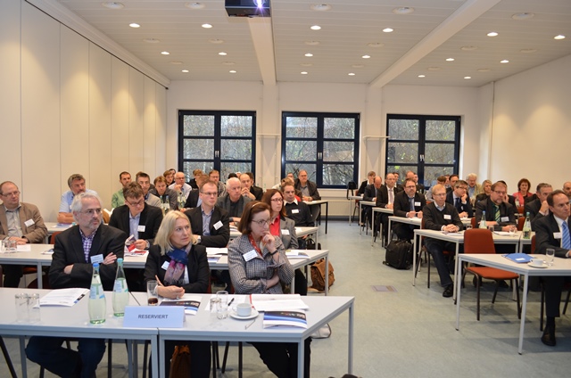 Bild 2: Über 60 interessierte Zuhörerinnen und Zuhörer informierten beim Innovationstag Lasertechnik am LZH über Präzisionsbearbeitung mit Lasern. (Foto: LZH)
