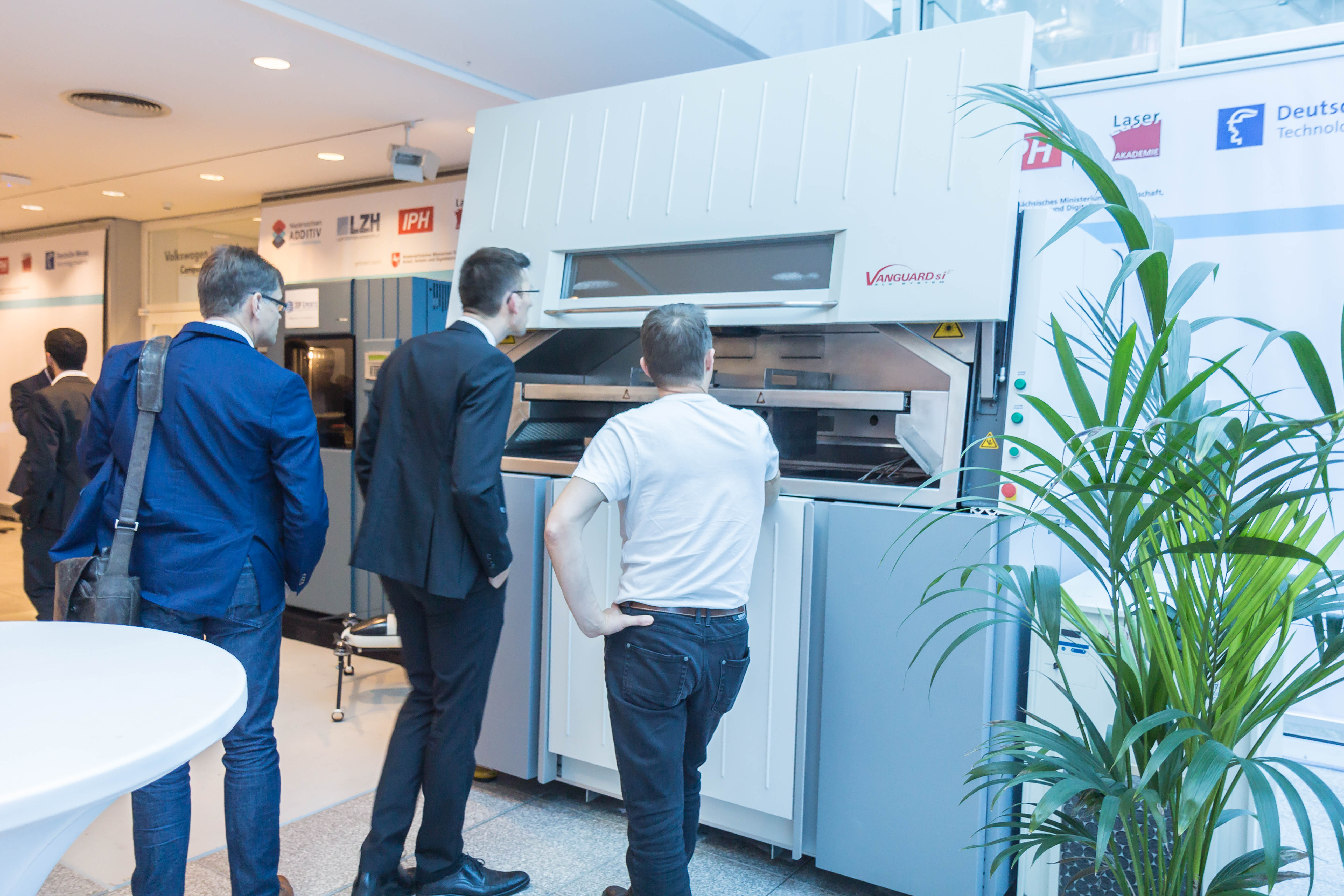 Die Additive Fertigung lohnt sich, wenn damit Produkte individualisiert, Gewicht reduziert, funktionale Verbesserungen oder weniger Prozessschritte erzielt werden können. (Foto: LZH)