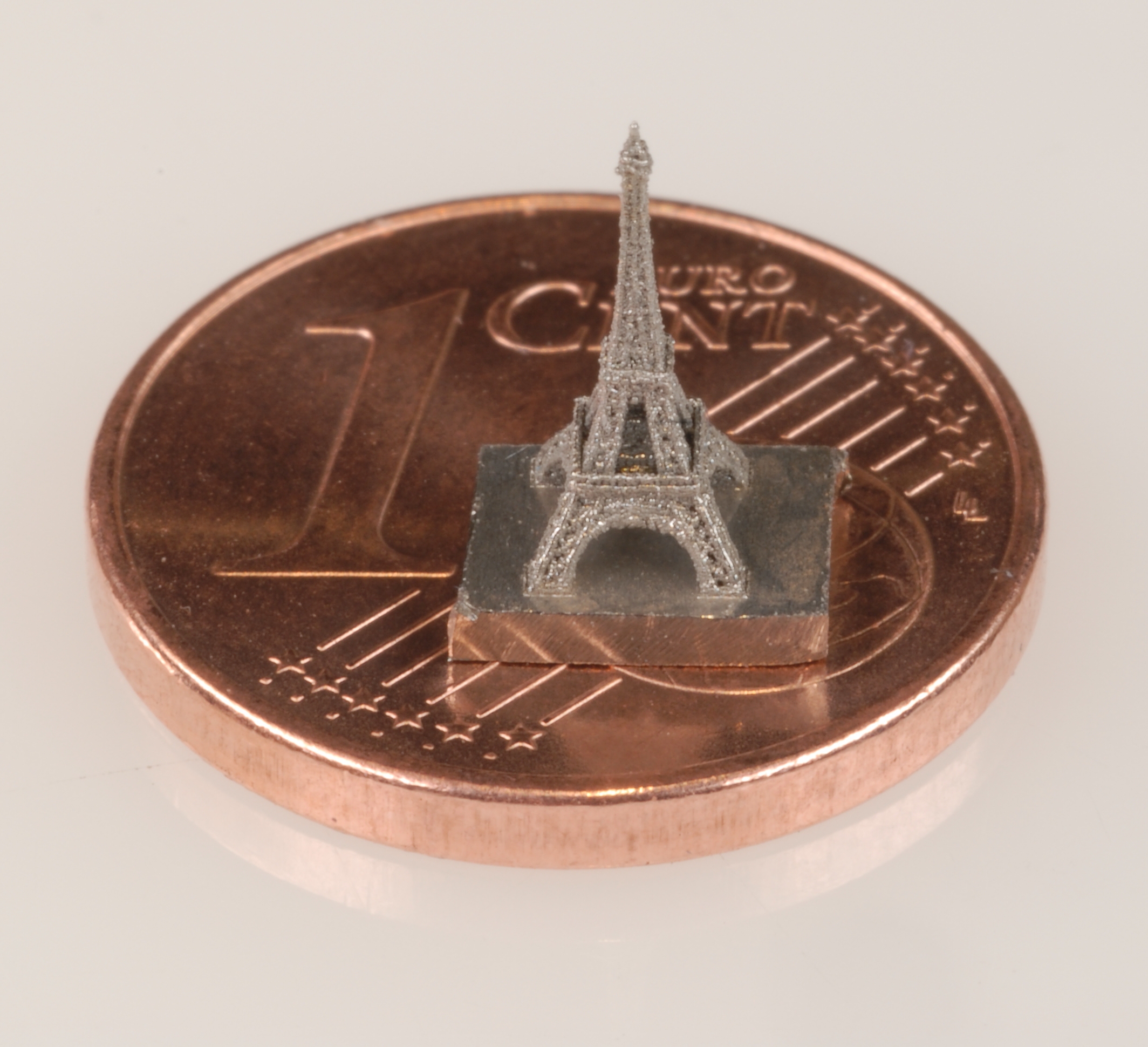 The miniature Eiffel tower (selective laser melting) can be seen at the LZH exhibition at this year’s Hannover Messe 2013