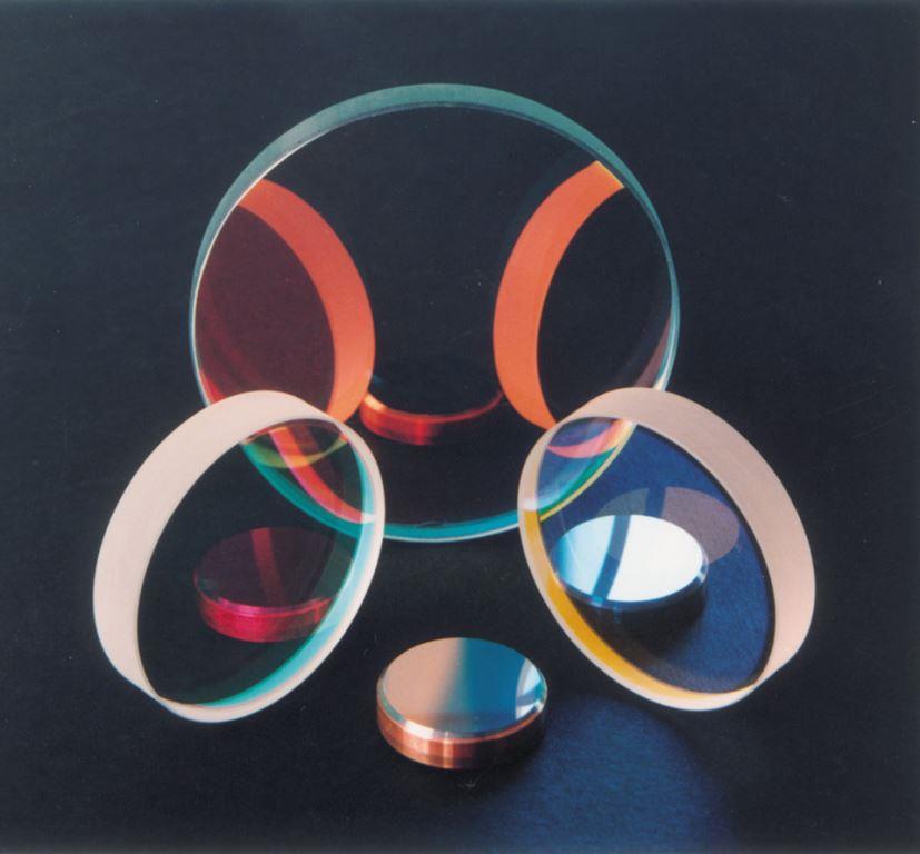 Bild 3: Optiken für Laser. Foto: LZH