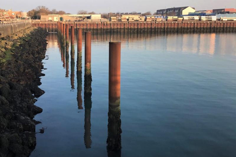 Hafen mit Spundwand