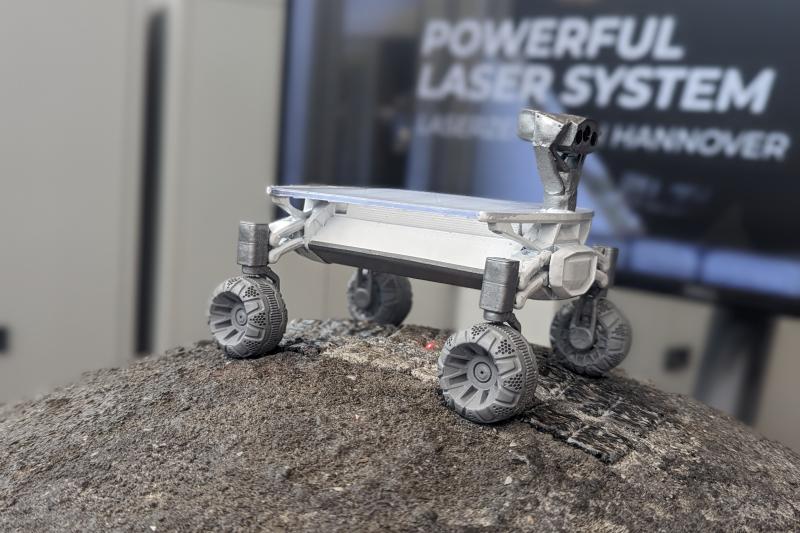 Kleiner Modell-Rover auf Mondexponat
