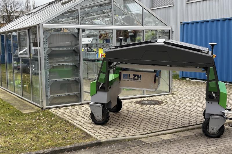 Feldrobotor or einem Gewächshaus.