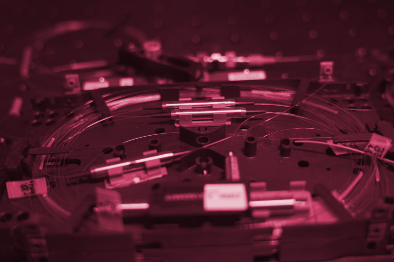 Das LZH entwickelt im Projekt UTOPI3 eine neue Femtosekundenquelle für die Drei-Photonenmikroskopie. (Foto: LZH)