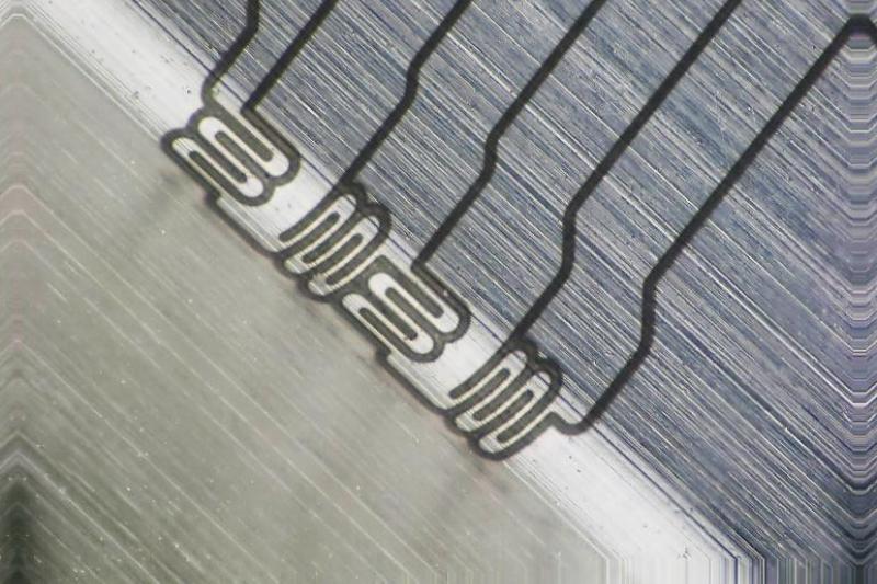 Figure 3: Smart parts: Laser-structured sensors are directly applied to the part using femtosecond lasers. (Photo: LZH)