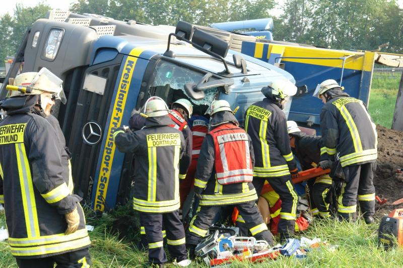 The chances for rescue are much higher the faster a person can be freed from the vehicle. (Photo: Stadt Dortmund – Institut für Feuerwehr- und Rettungstechnologie)