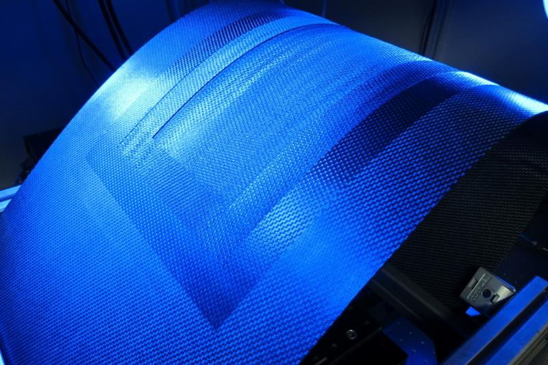 Repair preparation of a CFRP aircraft component through layer-by-layer laser removal of the damaged material areas. (Photo: LZH)