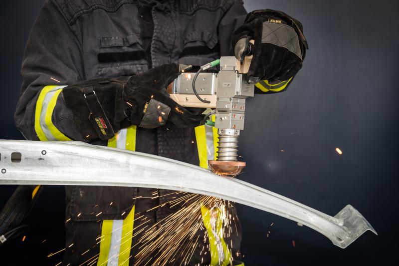 The LZH develops individual solutions, such as a mobile laser processing head for rescue operations. (Photo: LZH)
