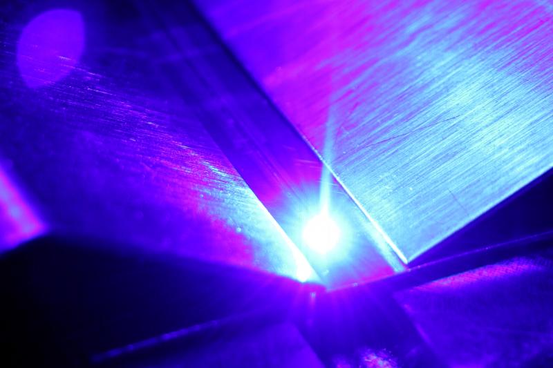Damaging biofouling and protecting the underlying paint layer: Among other things, a blue laser shall be tested for its suitability. (Photo: Laserline GmbH)