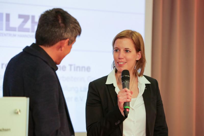 Dr. Nadine Tinne, Gruppenleiterin am LZH, berichtet bei „Perspektiven in MINT-Berufen“ über ihren Werdegang. (Foto: Axel Herzig)