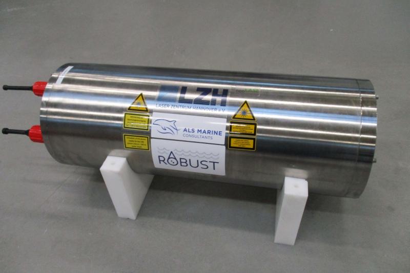 The LIBS system developed by the LZH in a pressure housing from ALS Marine Consultants for use in a water depth of 6000 m (600 bar). (Photo: LZH)