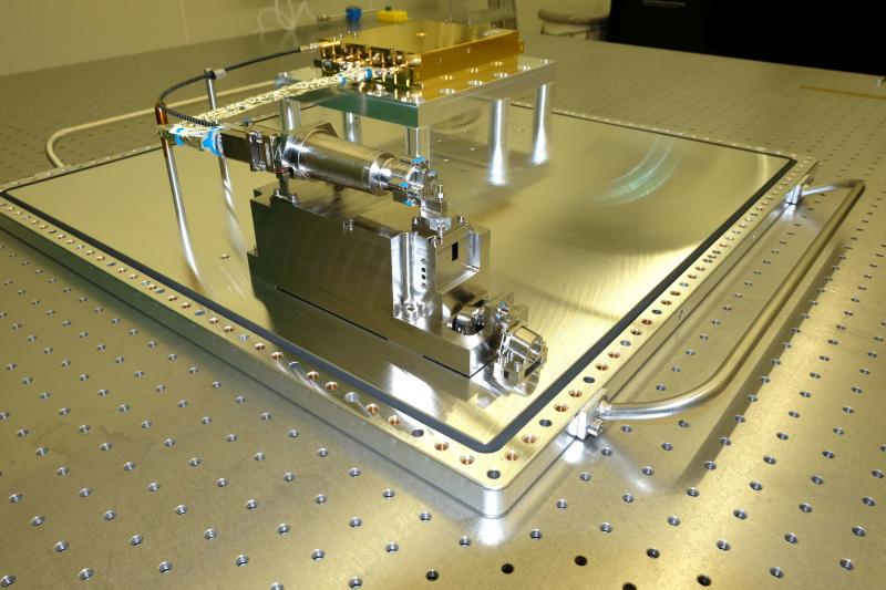 The flight spare model of the MOMA laser has been delivered to NASA in 2019 for integration into the flight spare model of the measuring instrument. (Photo: LZH)
