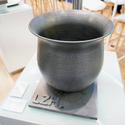 Metallvase mit LZH-Schriftzug