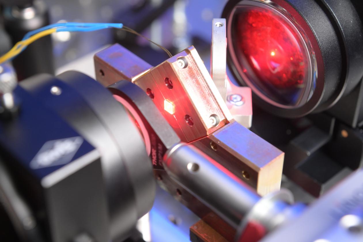 Im Laserdemonstrator testet das LZH die Funktionalität der Alexandritkristalle. (Photo: LZH).