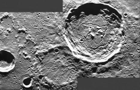 In the LUVMI-X project, the LZH is developing a laser that is resistant to cold for the search for volatile elements, such as water, in the polar regions of the Moon. (Photo: ESA / SMART-1 / AMIE camera team / Space Exploration Institute, CC BY-SA 3.0 IGO)